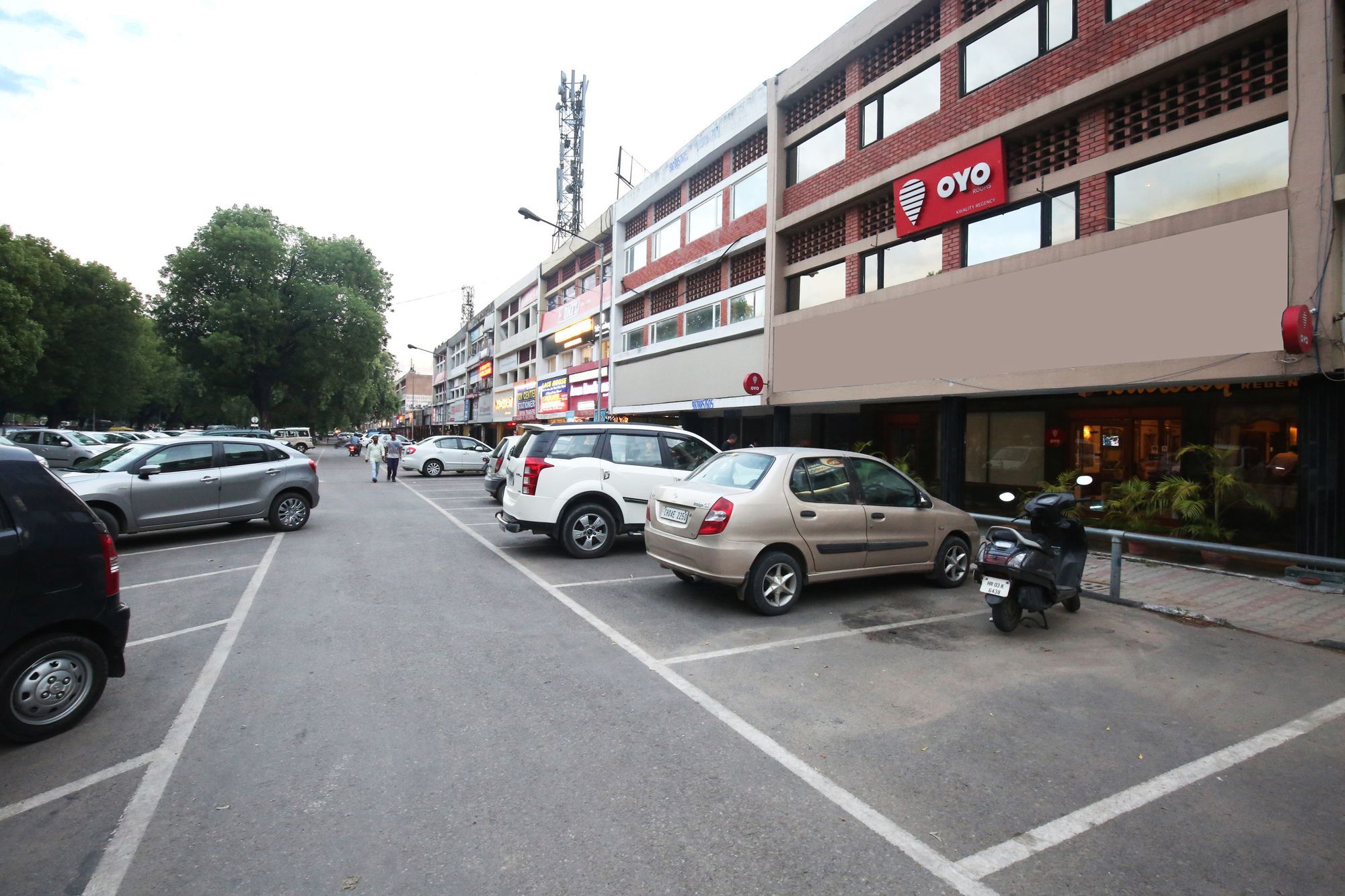 Oyo Premium Sector 22A Chandigarh Hotel Luaran gambar